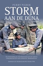 Boekomslag met vier Duitse militairen rond een tafel met kaarten. Titel: Storm aan de Düna.