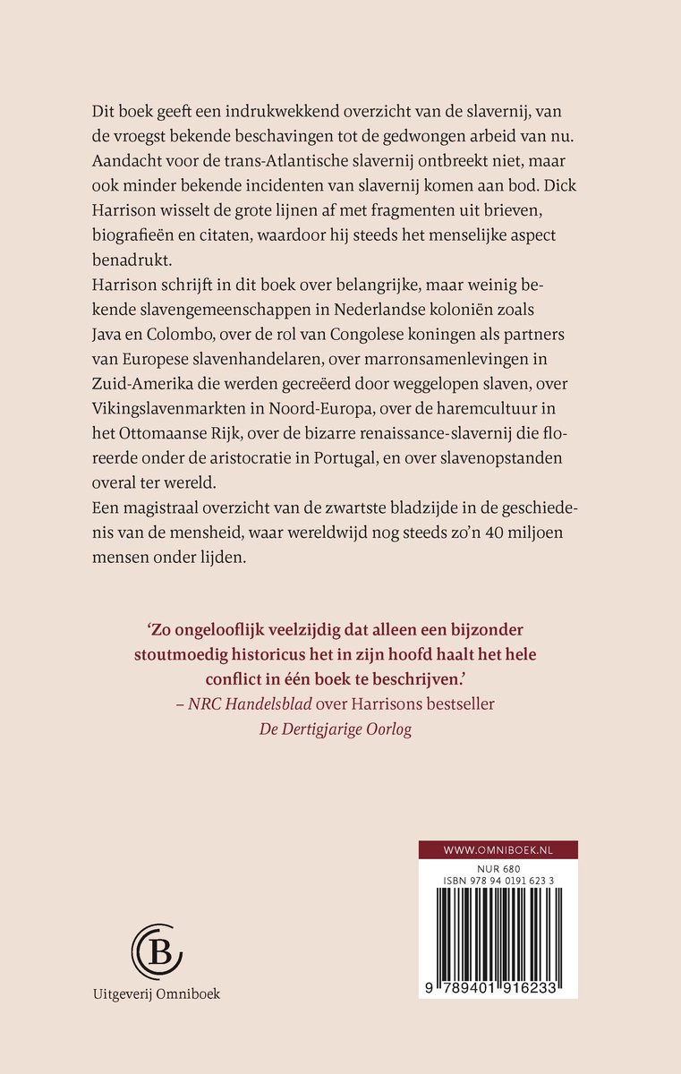Boekomslag met tekst over de geschiedenis van slavernij en een recensie. Rechtsonder een streepjescode en ISBN.