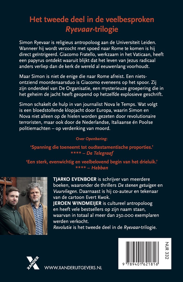 Twee mannen, een auteur en een antropoloog, staan op de foto. De achtergrond toont de tekst van een boek.