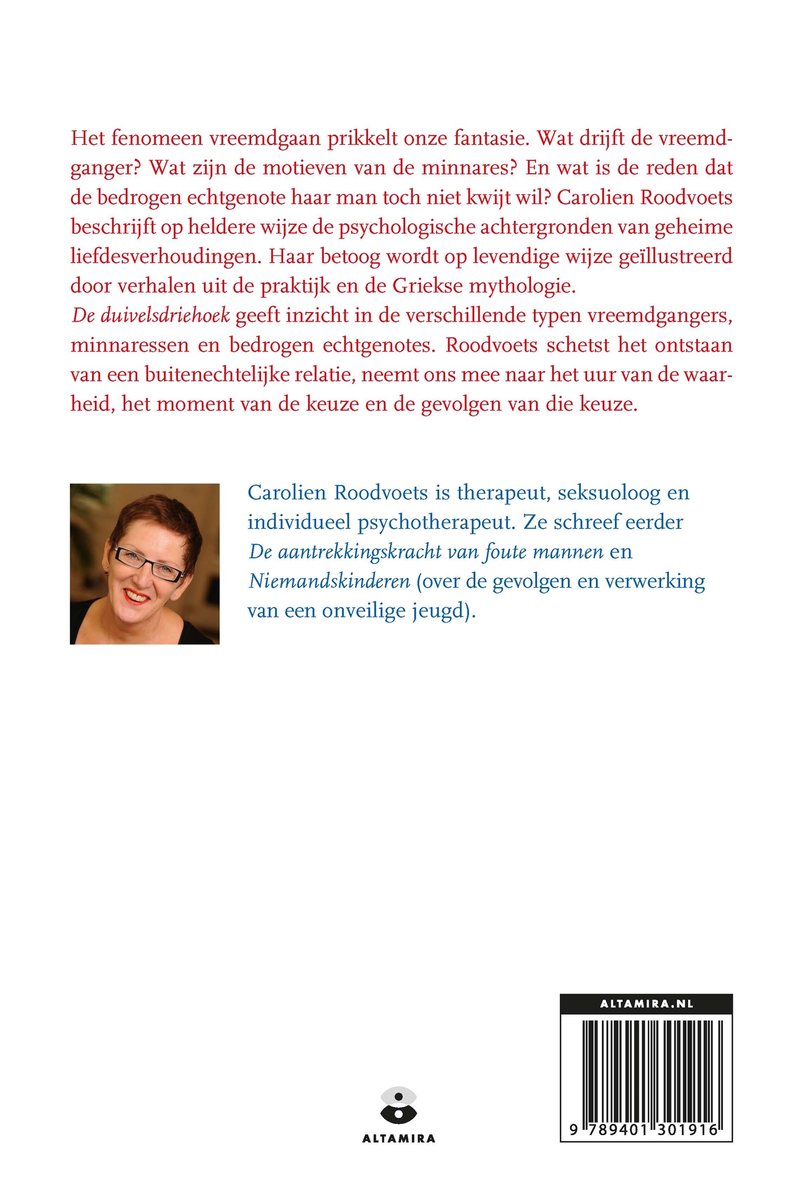 Portret van Carolien Roedvoets, met een bril en opgestoken haar. Ze glimlacht.