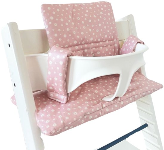 Roze kussenset met bloemenprint voor kinderstoel, met voorgevormd stoelband gedeelte.