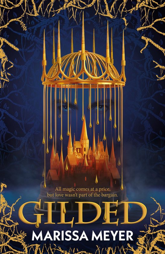 Boekomslag van GILDED door Marissa Meyer. Een gouden kooi met een kasteel erin, boven een blauwe, met takken versierde achtergrond. Tekst: All magic comes at a price, but love wasn't part of the bargain. GILDED MARISSA MEYER.