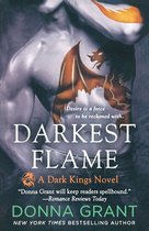 Boekomslag met een getatoeëerde draak op de borstkas van een man. Tekst: Darkest Flame, A Dark Kings Novel, Donna Grant.