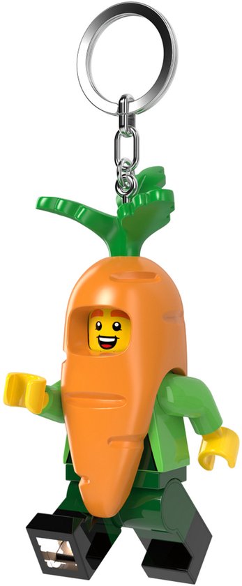 LEGO sleutelhanger met een minifiguur in een oranje wortelpak met groen shirt en donkergroene broek. Vrolijk gezichtje.