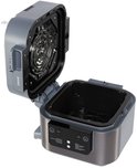 Grijze Ninja Speedi multicooker, open deksel toont de binnenruimte met rooster.
