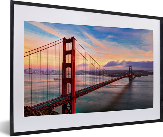 Fotolijst incl. Poster - Kleurrijke zonsondergang boven de Golden Gate Bridge in San Francisco - 60x40 cm - Posterlijst