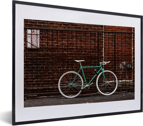Fotolijst incl. Poster - Groene fiets bij het hek - 40x30 cm - Posterlijst