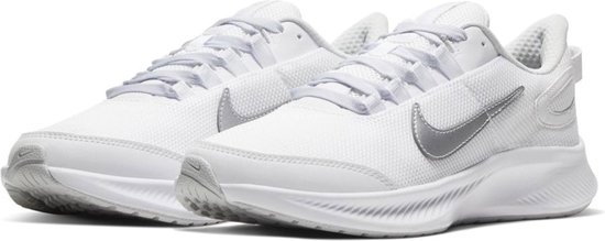Nike Chaussures de sport Nike Run All Day 2 - Taille 40 - Femme - Blanc -  Argent | bol