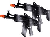 2x stuks kinder speelgoed verkleed wapens/machinegeweren soldaten/leger met geluid 50 cm -  Nep geweren/wapens/mitrailleuren