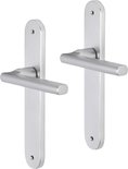 Twee aluminium deurkrukken met ovale deurschilden, mat zilver.