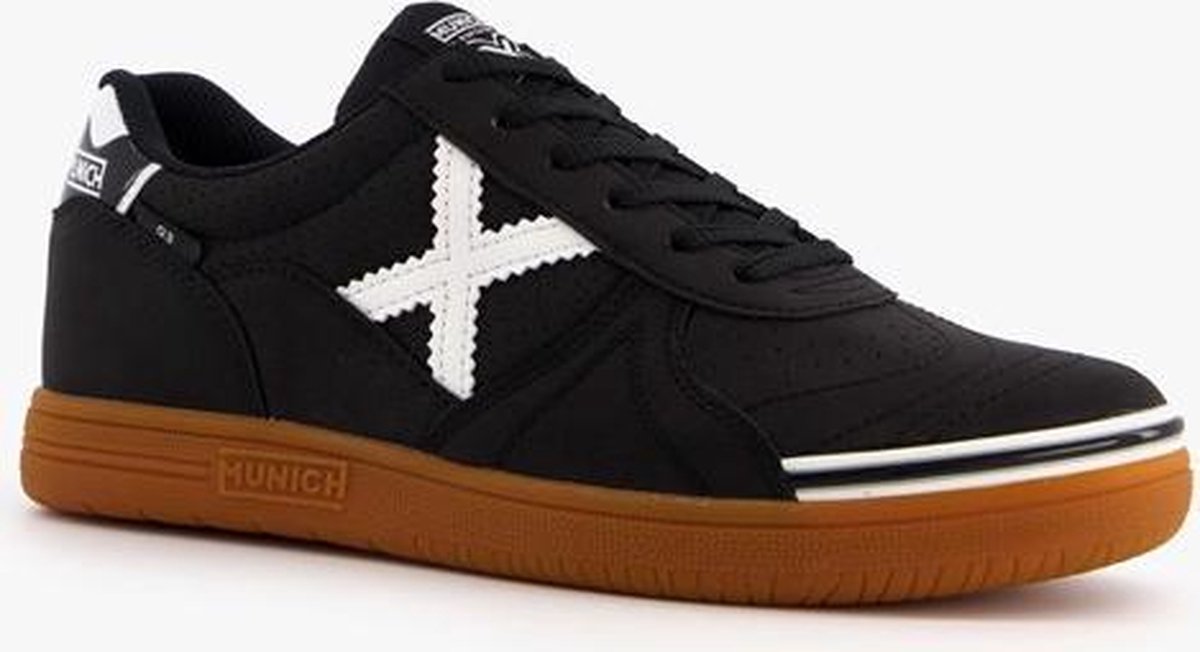 Zwarte Munich G3 Profit zaalvoetbalschoenen voor heren, maat 45, met vetersluiting en stevige profielzool.