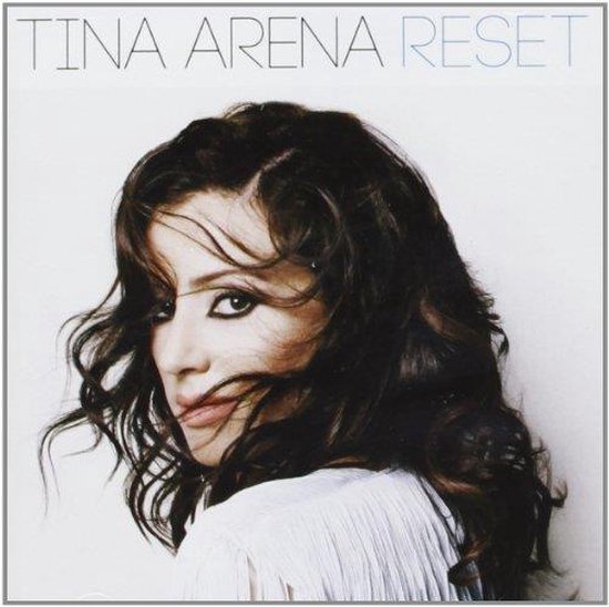 Tina Arena's album 'Reset' met op de hoes een close-up van haar gezicht, haar donkere haar wapperend.