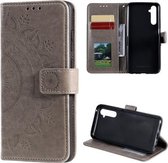 Voor OPPO Realme 6 Pro Totem Bloem Reliëf Horizontale Flip TPU + PU lederen tas met houder & kaartsleuven & portemonnee (grijs)