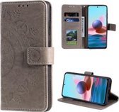 Voor Xiaomi Redmi Note 10 4G Totem Bloem Reliëf Horizontale Flip TPU + PU lederen tas met houder & kaartsleuven & portemonnee (grijs)