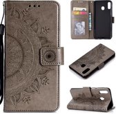 Voor Huawei P40 Lite E / Y7p Totem Bloem Reliëf Horizontale Flip TPU + PU Lederen Case met Houder & Kaartsleuven & Portemonnee (Grijs)