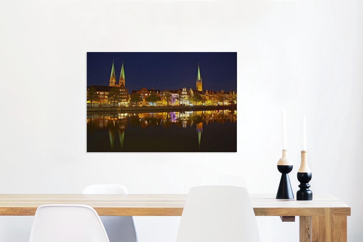 Canvas Schilderij Verlichting langs de oevers in Lübeck - 90x60 cm - Wanddecoratie