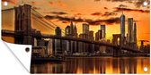 Tuinposter De Brooklyn Bridge bij een oranje hemel - 60x30 cm - Tuindoek - Buitenposter