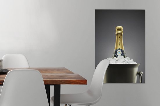 Canvas schilderij 60x90 cm - Wanddecoratie Champagnefles in ijsemmer - Muurdecoratie woonkamer - Slaapkamer decoratie - Kamer accessoires - Schilderijen op canvas