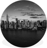 WallCircle - Wandcirkel ⌀ 30 - New York vanaf het water-zwart-wit - Ronde schilderijen woonkamer - Wandbord rond - Muurdecoratie cirkel - Kamer decoratie binnen - Wanddecoratie muurcirkel - Woonaccessoires