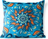 Buitenkussens - Tuin - Vierkant patroon op een blauwe achtergrond met een oranje bloem en versieringen - 45x45 cm