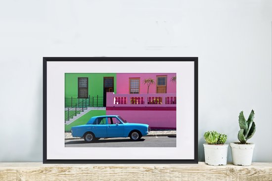 Photo encadrée - Voiture vintage bleue pour maisons colorées en Afrique  Cadre photo