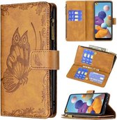 Voor Samsung Galaxy A21 Flying Butterfly Embossing Pattern Rits Horizontale Flip Leather Case met houder & kaartsleuven & portemonnee (bruin)