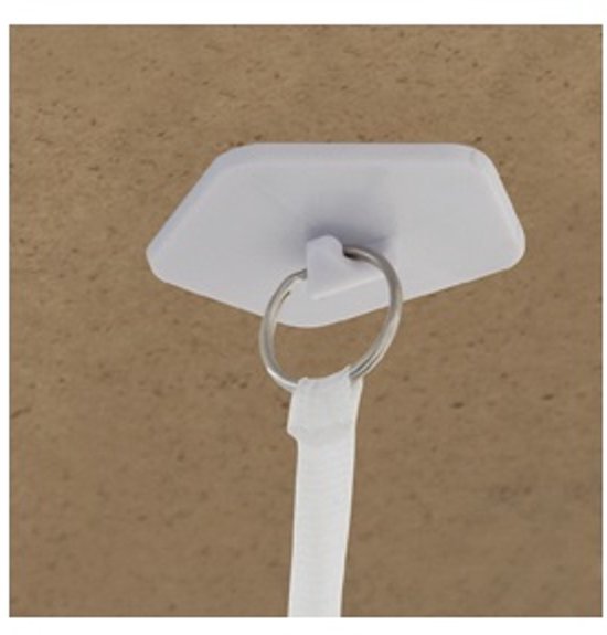 Witte plafondhaak met ring, voor het ophangen van een muggennet.