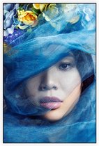 Vrouw met blauwe sluier - Foto op Akoestisch paneel - 100 x 150 cm