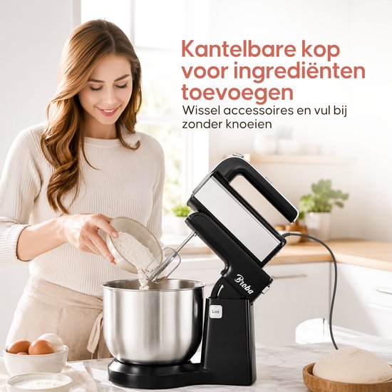 Vrouw voegt bloem toe aan de kantelbare metalen mengkom van een zwarte Broba mixer.