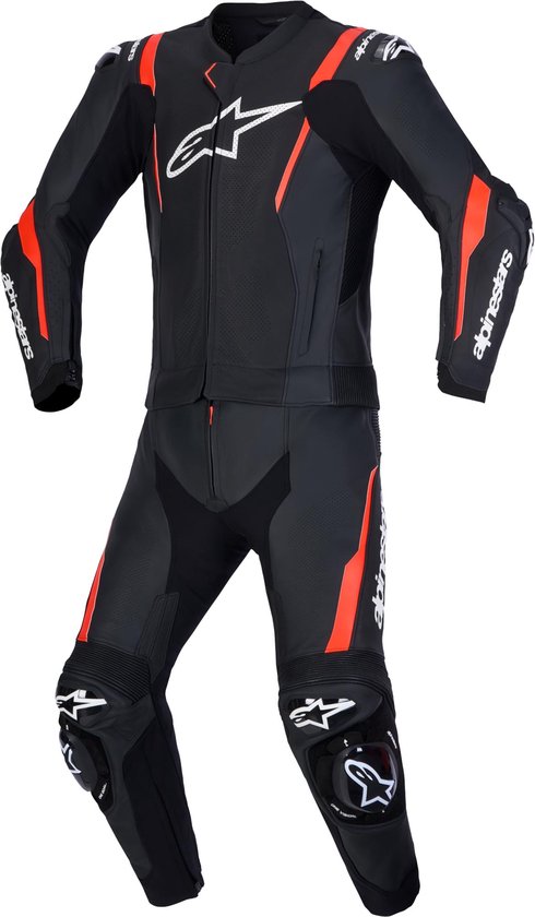 Close-up van het zwarte Alpinestars Missile V3 motorpak met geperforeerd leer en rode lijnen.