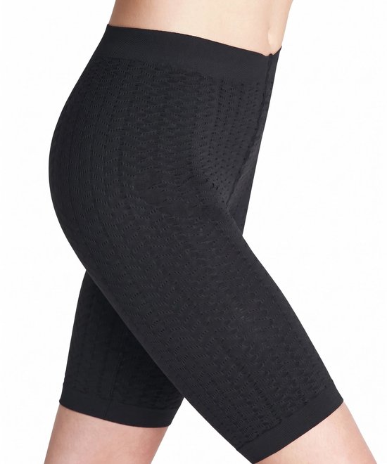Zijaanzicht van zwarte corrigerende shorts met hoge taille en een gestructureerd patroon op de heup.