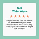 Klantbeoordeling van 5 sterren voor Naïf Water Wipes die de effectiviteit tegen luieruitslag prijst.
