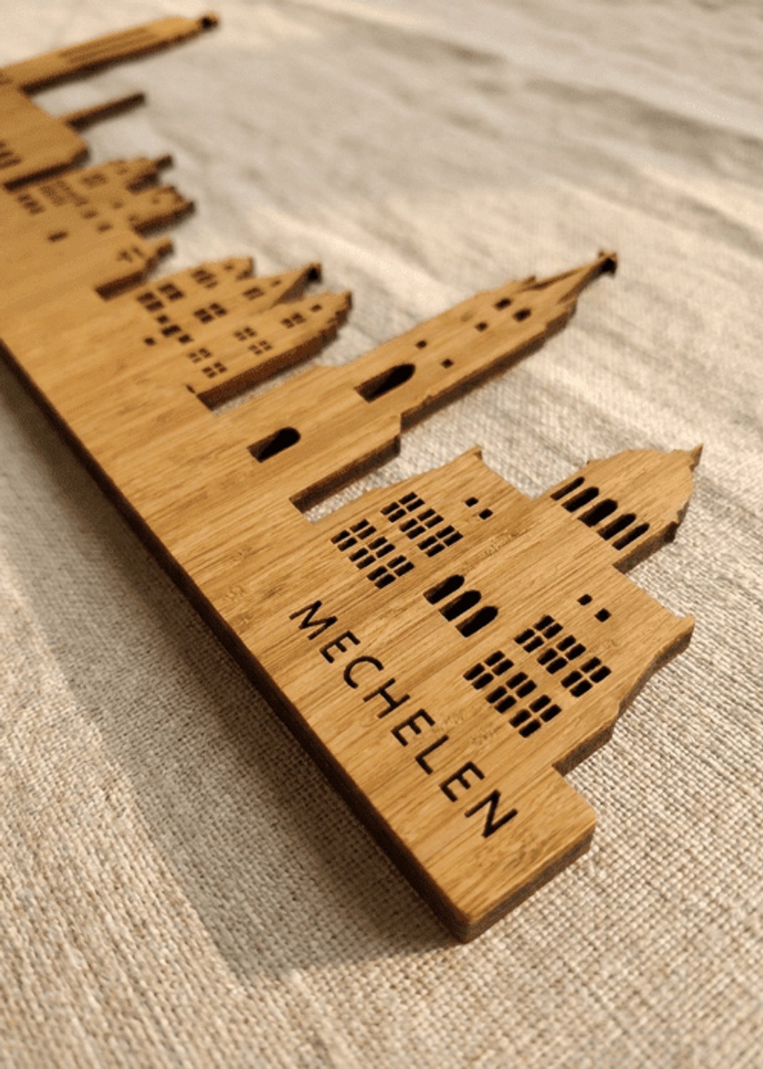 Houten Skyline Mechelen | Wanddecoratie voor aan de muur | Bamboe | 100 x 19 cm