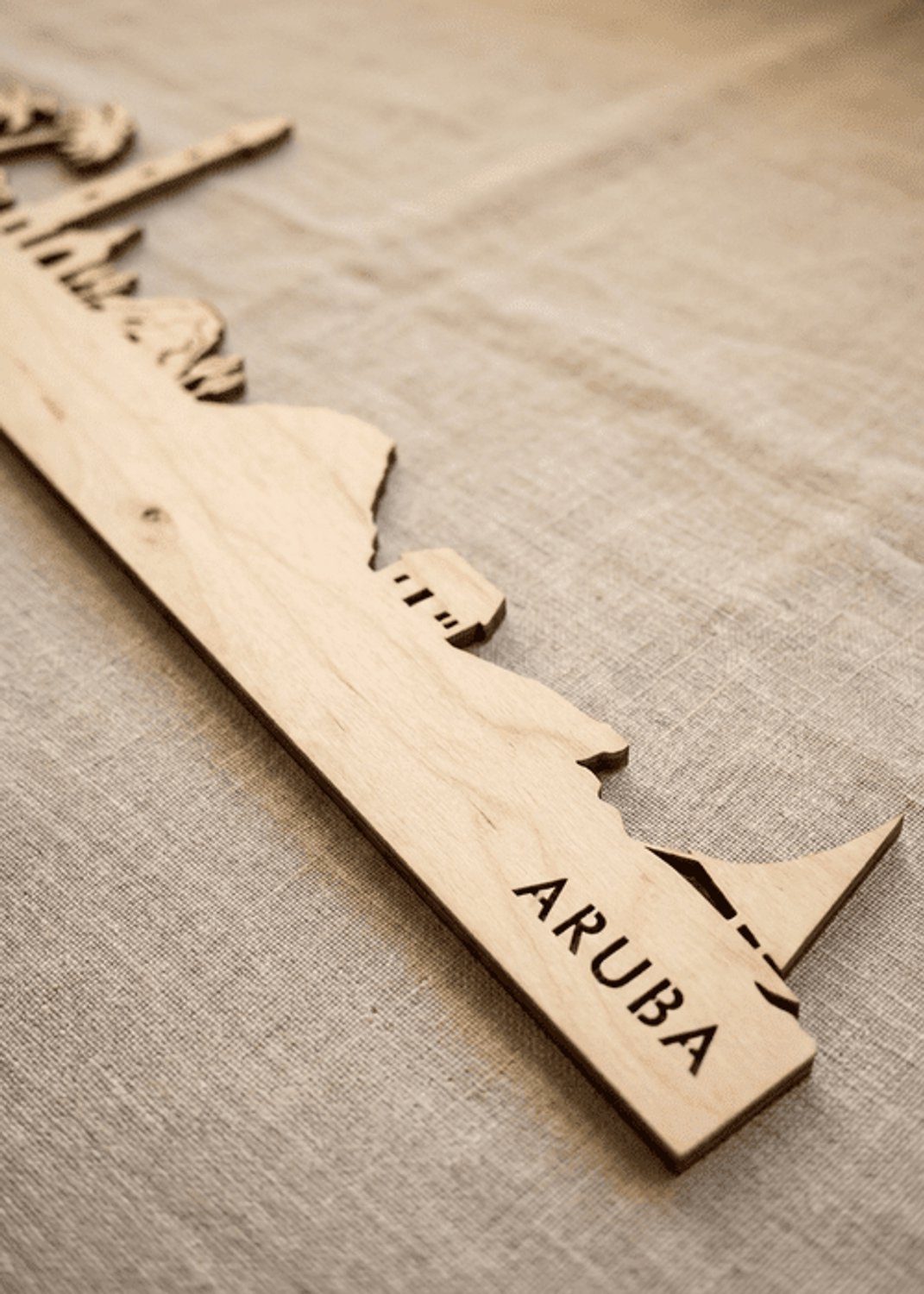Houten Skyline Aruba | Wanddecoratie voor aan de muur | Berken | 70 x 14 cm