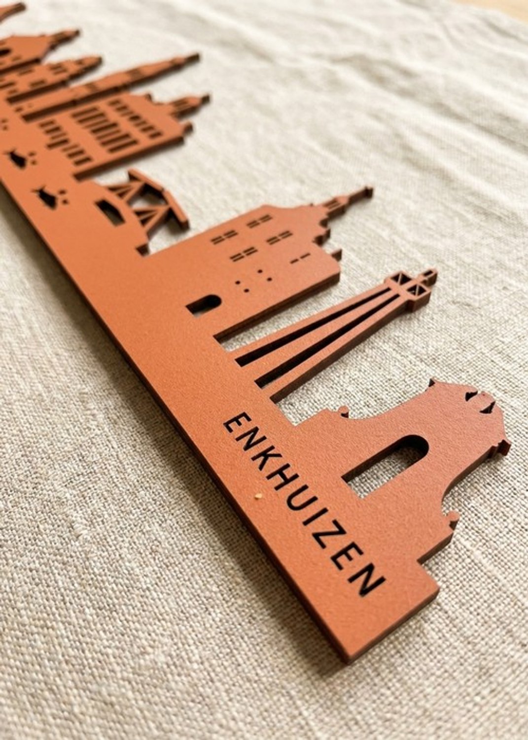 Houten Skyline Enkhuizen | Wanddecoratie voor aan de muur | Oranje MDF | 100 x 21 cm