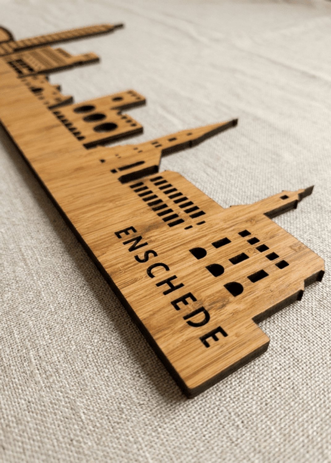 Houten Skyline Enschede | Wanddecoratie voor aan de muur | Bamboe | 100 x 20 cm