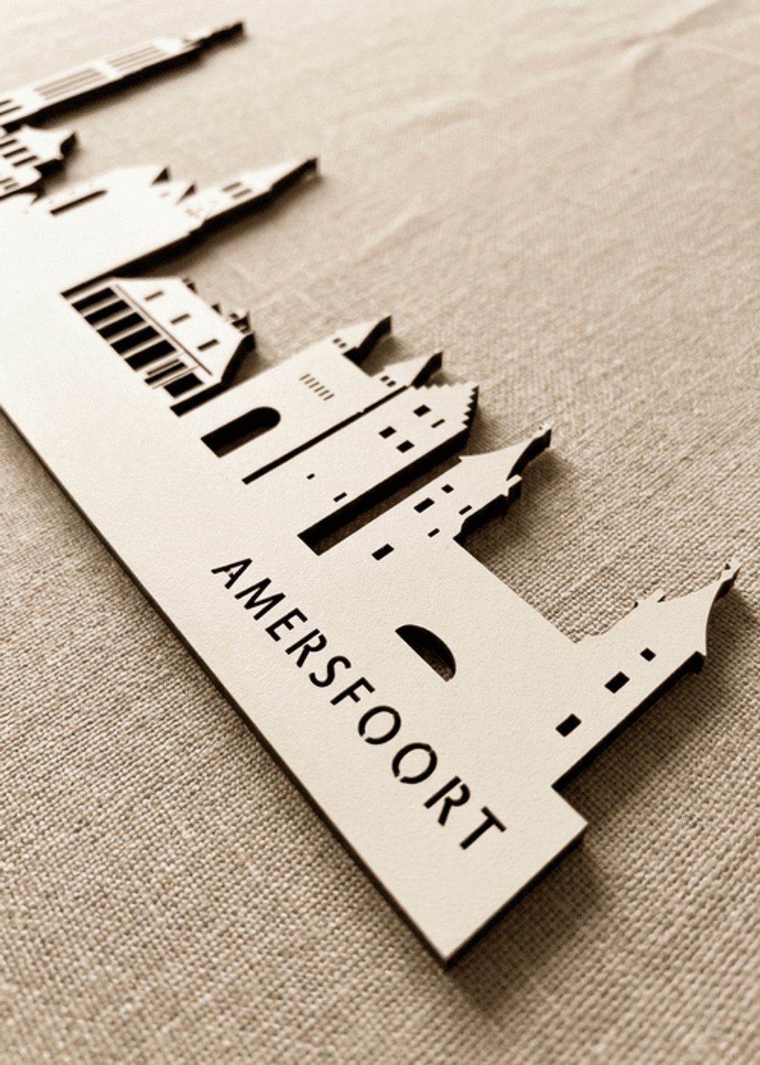 Houten Skyline Amersfoort | Wanddecoratie voor aan de muur | Wit MDF | 70 x 14 cm