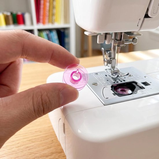 50 Stuks Gekleurde Plastic Naaimachine Spoelen met Opbergdoos Krasbestendige Gladde Draadspoelen voor Brede Compatibiliteit voor Quiltmachines Willekeurige Kleur — afbeelding 4