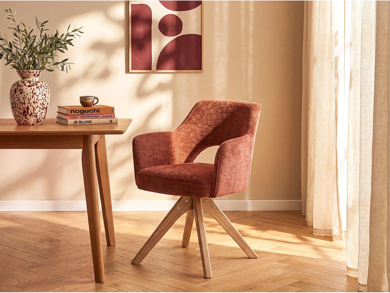 Vente-unique Set van 2 draaistoelen met armleuningen in gestructureerd stof en eikenhout - Terracotta KONYA