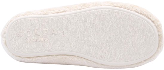 Onderkant van crèmekleurige pantoffel met Scapa Homewear-logo, maat 36 en Made in Spain tekst.