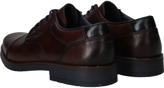 Bruine leren Rieker veterschoenen met donkerblauwe details en zool. Van de achterkant gezien.
