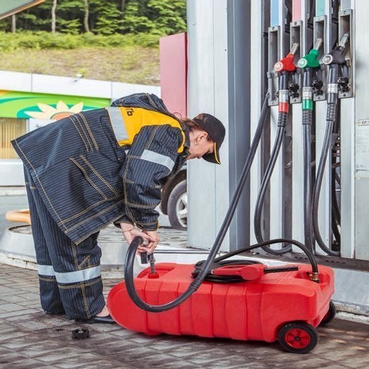 57L Brandstofcontainer – Benzinekan – Dieselcontainer – Kerosine Tank – Brandstofcaddy Rood – Lekvrij Design – Handmatige Transferpomp Met Slang En Wielen
