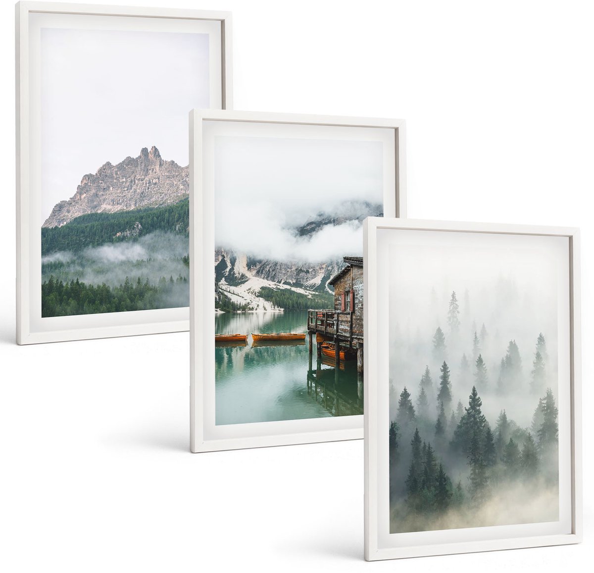 Coloray 3-Delige Schilderij Set - Bergen, Meer, Huisje En Mist In Het Bos - 40 x 60 - Stijlvolle Muurdecoratie - Kantoor - Interieur Decoratie