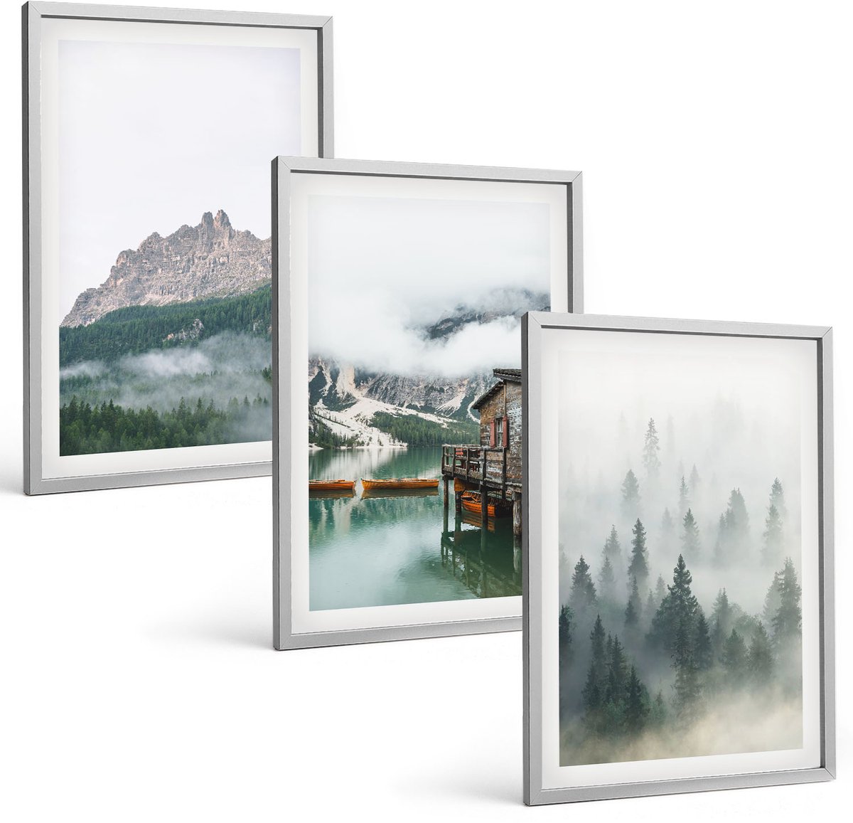 Coloray 3-Delige Schilderij Set - Bergen, Meer, Huisje En Mist In Het Bos - 40 x 60 cm - Stijlvolle Muurdecoratie - Kantoor - Decoratieve Schilderijen