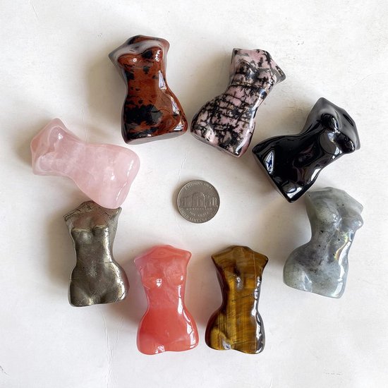 Rozenkwarts helende kristal vrouwelijk model figuur sculptuur, 50 mm gesneden zak palmsteen kantoordecoratie — afbeelding 3
