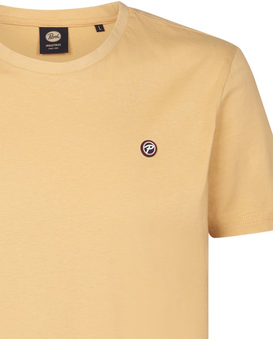 Geel Petrol Industries T-shirt met ronde hals, kort mouwontwerp en klein logopatch op de borst.