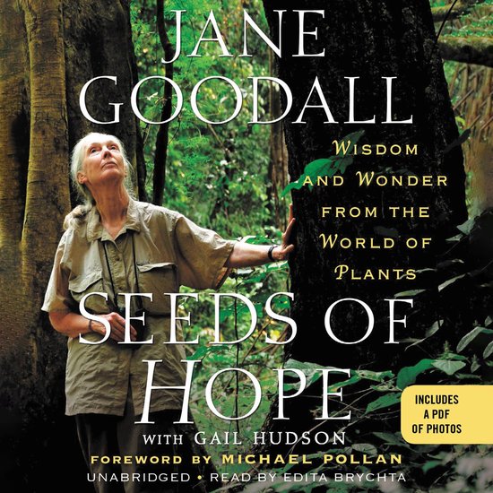 Jane Goodall in een safari-outfit, leunend tegen een boom, met de tekst 'Jane Goodall Seeds of Hope'.