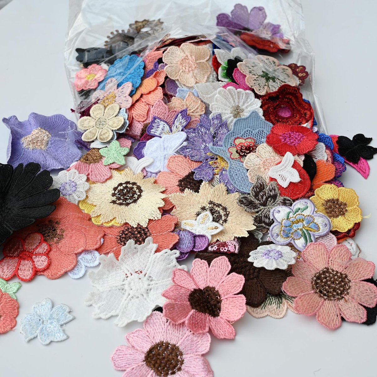 100 Stk/zak Geborduurde Bloem Patches Voor Kleding Diy Naaien Borduurwerk Bloemen Applicaties Patch Voor Tassen Hoeden Sokken Kledingstuk Decoratie