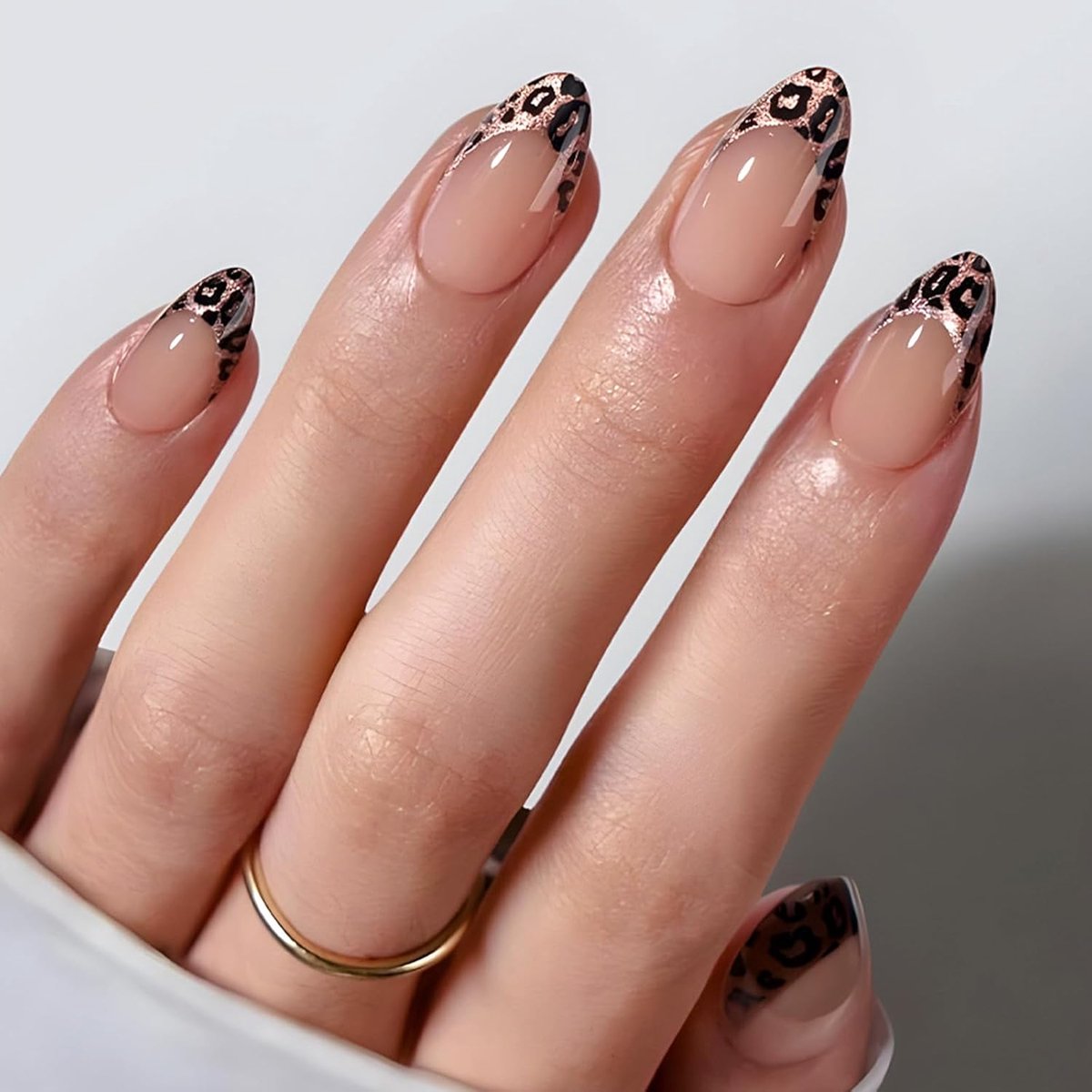 24 stuks nagels om op te plakken, amandel, medium, nude roze, press-on nails, natuurlijke valse nagels, zelfklevend, luipaardpatroon, Franse nepnagels, acryl, kunstnagels voor dames en meisjes