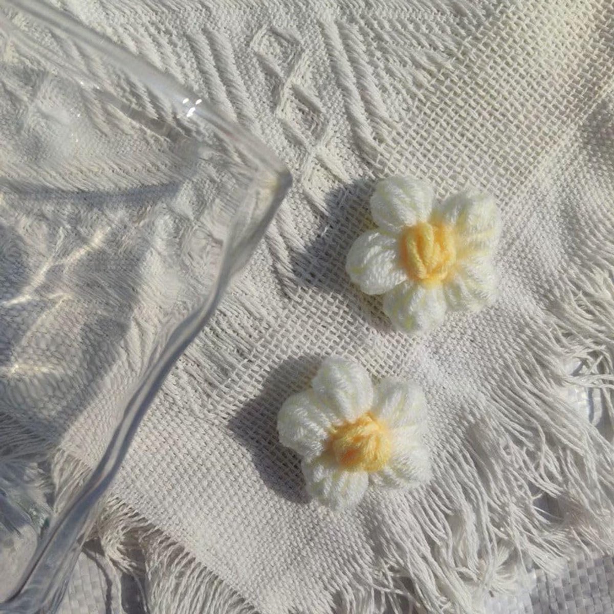 30 stuks gehaakte bloemenapplicaties 3 cm bloemen patches gebreide applicaties om op te naaien DIY naai-applicaties versieringen met kleine bloemen bruiloft dingen kleding patchversieringen